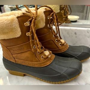 Tommy Hilfiger Reise Duck Boots SZ 8